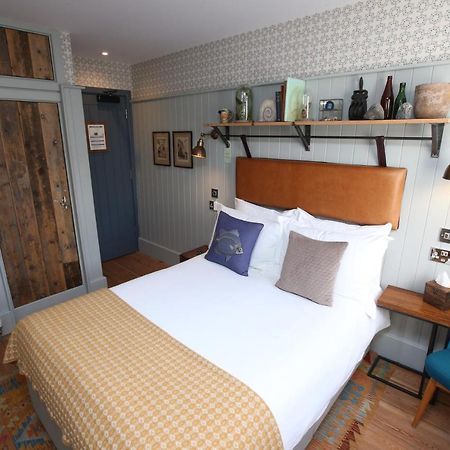 The Pilot Boat Hotel Lyme Regis Esterno foto