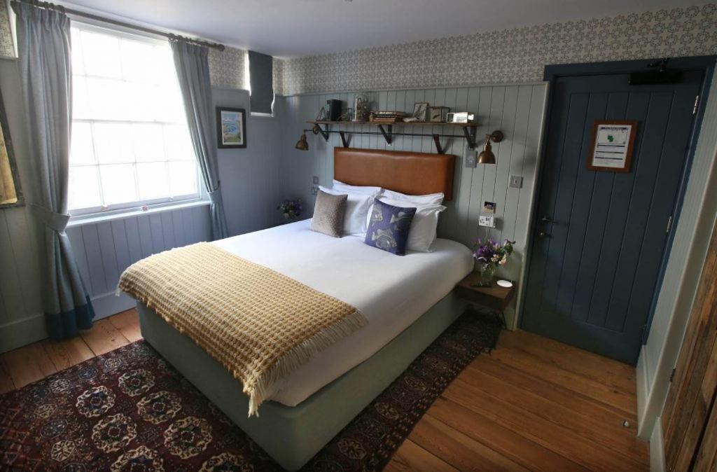 The Pilot Boat Hotel Lyme Regis Esterno foto