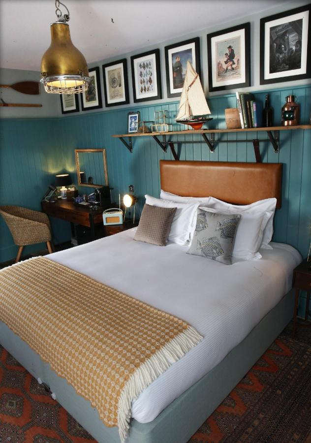 The Pilot Boat Hotel Lyme Regis Esterno foto