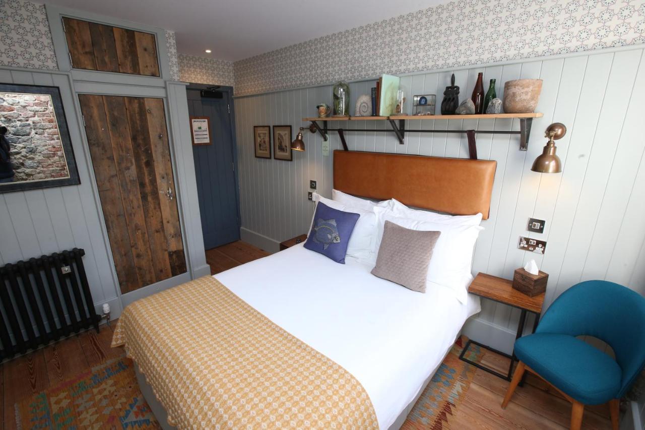 The Pilot Boat Hotel Lyme Regis Esterno foto